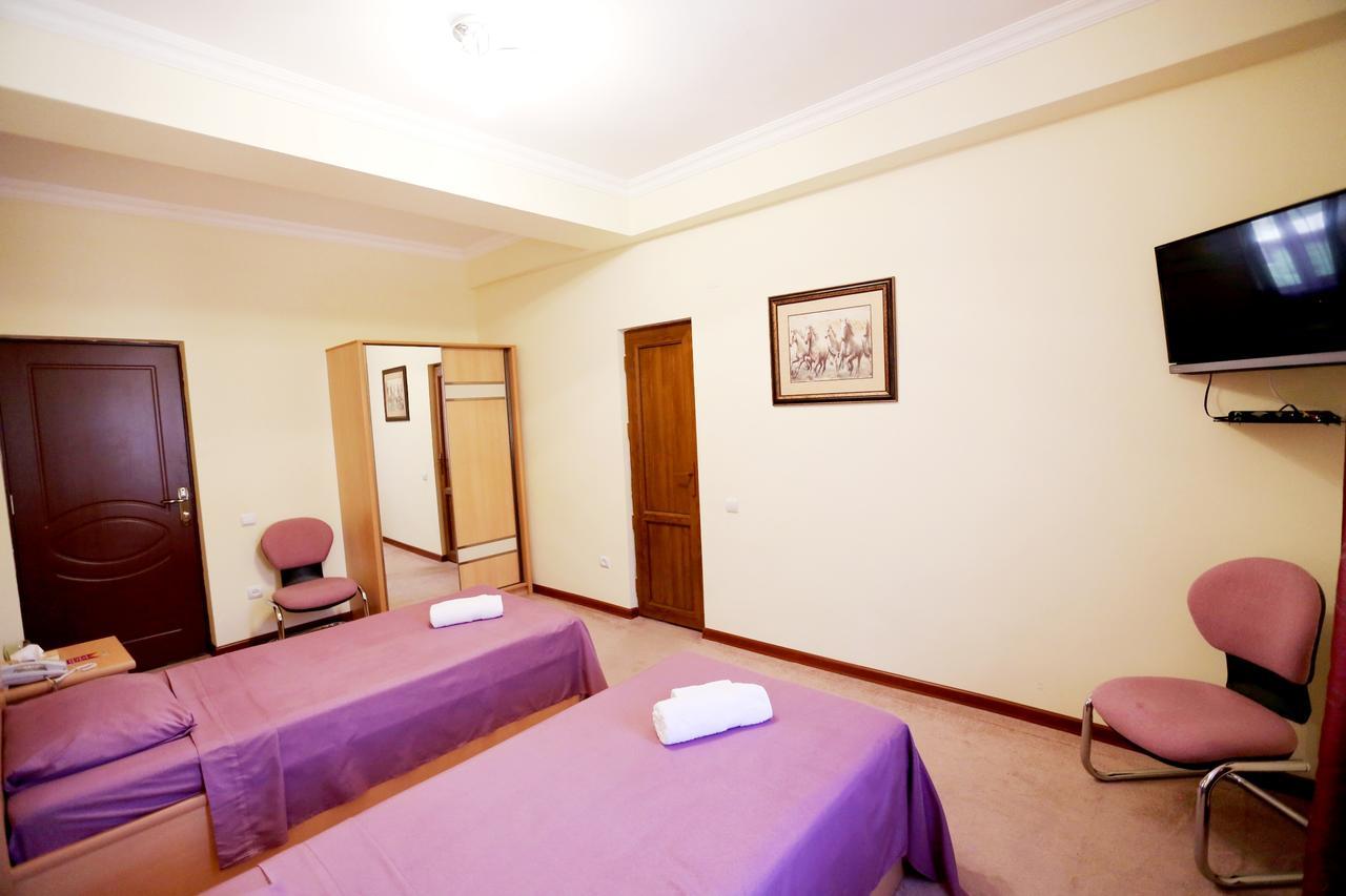 Amrots Hotel Vaykʼ Esterno foto