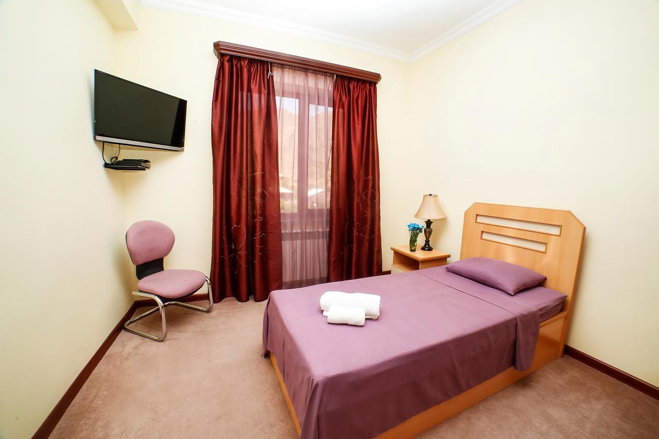 Amrots Hotel Vaykʼ Esterno foto