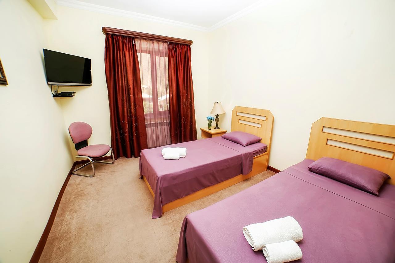 Amrots Hotel Vaykʼ Esterno foto